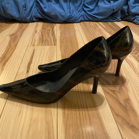 Donna Lawrence Small Heels - Color is Black Royal Eel - Size 9 - Picture 2 of 3